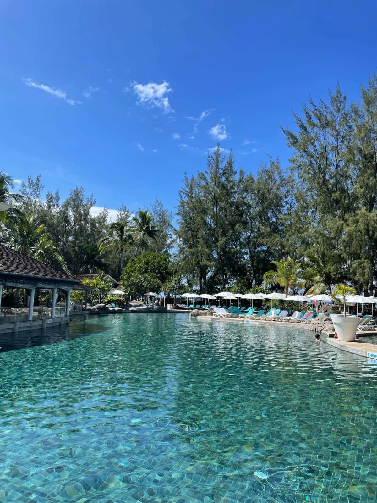 Piscine tropicale d'un resort de luxe à Maurice