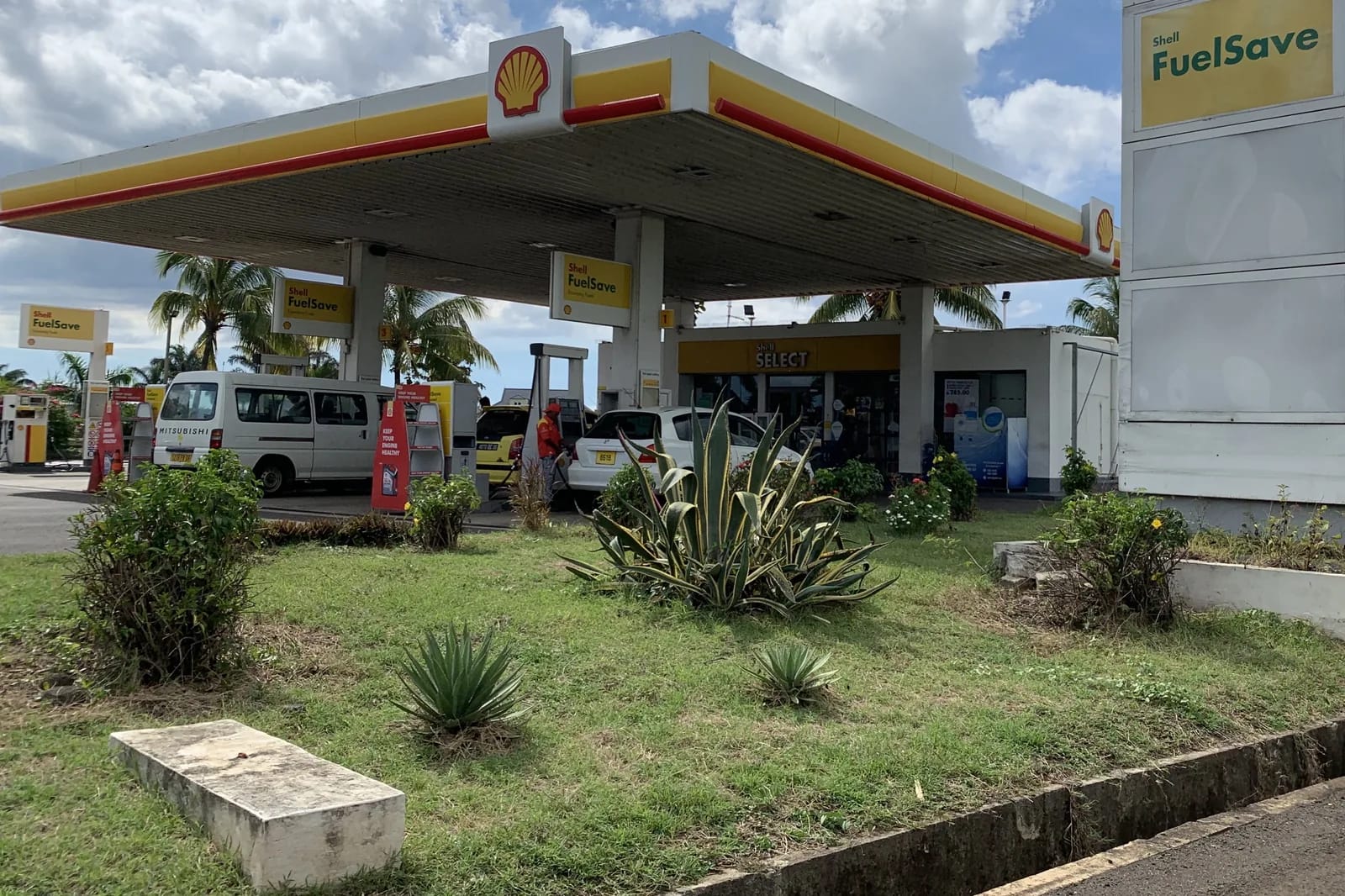 Station-service Shell entre Cascavelle et Bambous, côte ouest de Maurice