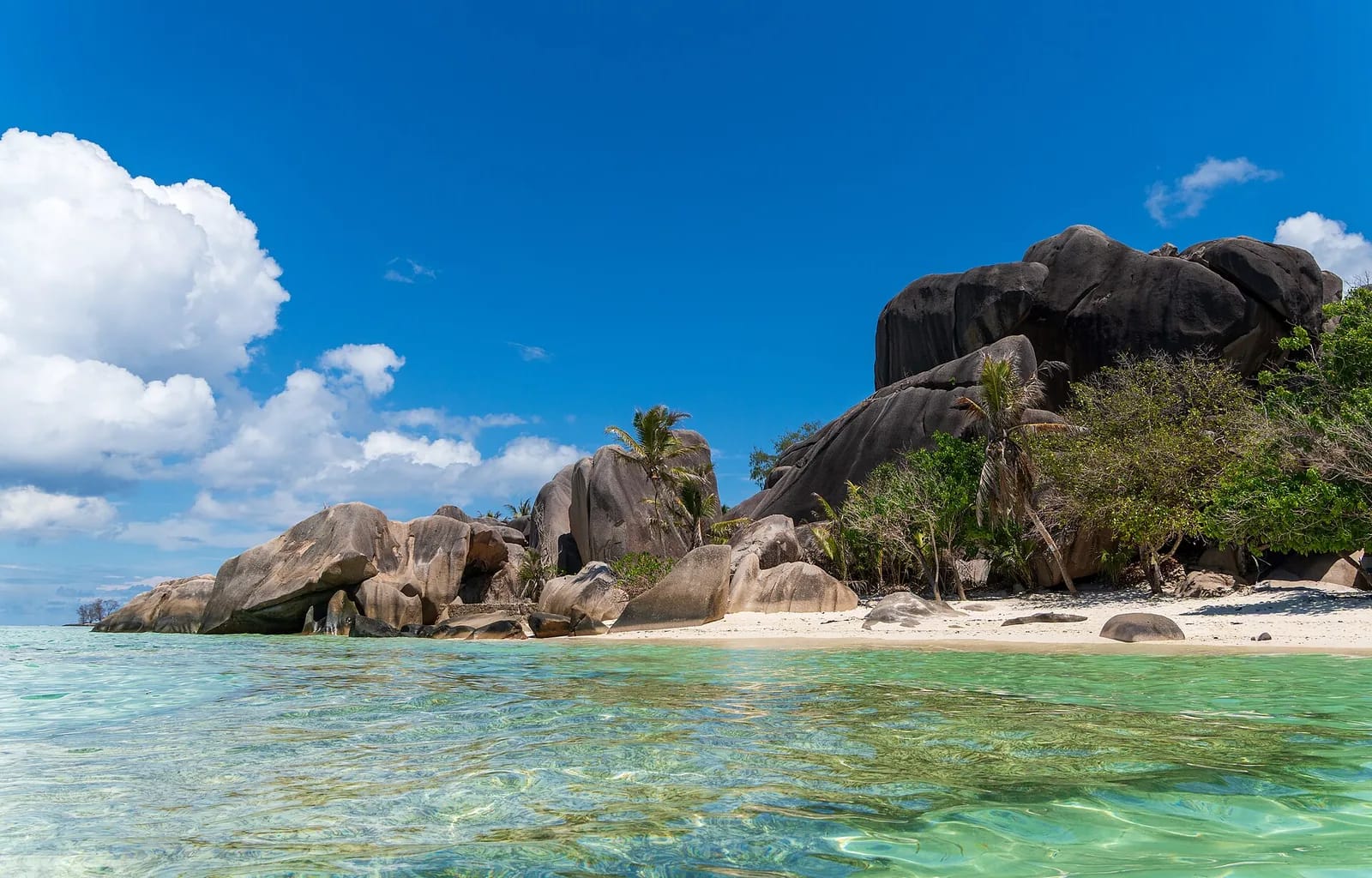Rochers de granit et eau turquoise à l'Anse Source d'Argent, La Digue, Seychelles