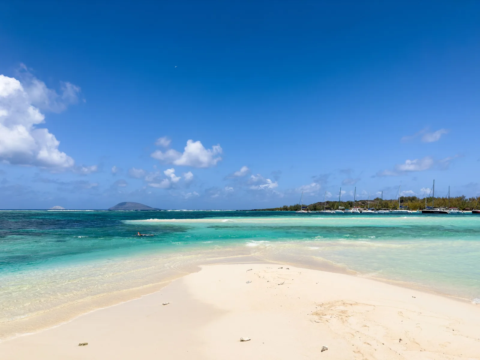 Banc de sable et lagon turquoise près de l'île Plate, nord de Maurice